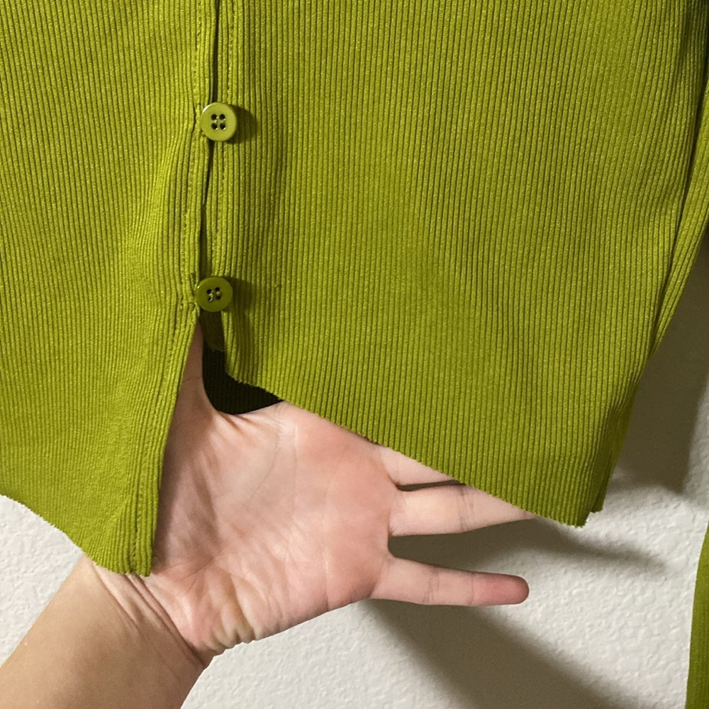 🌵Olive Green Button-Up Women's Top with high-low like front! - Picture 4 of 10